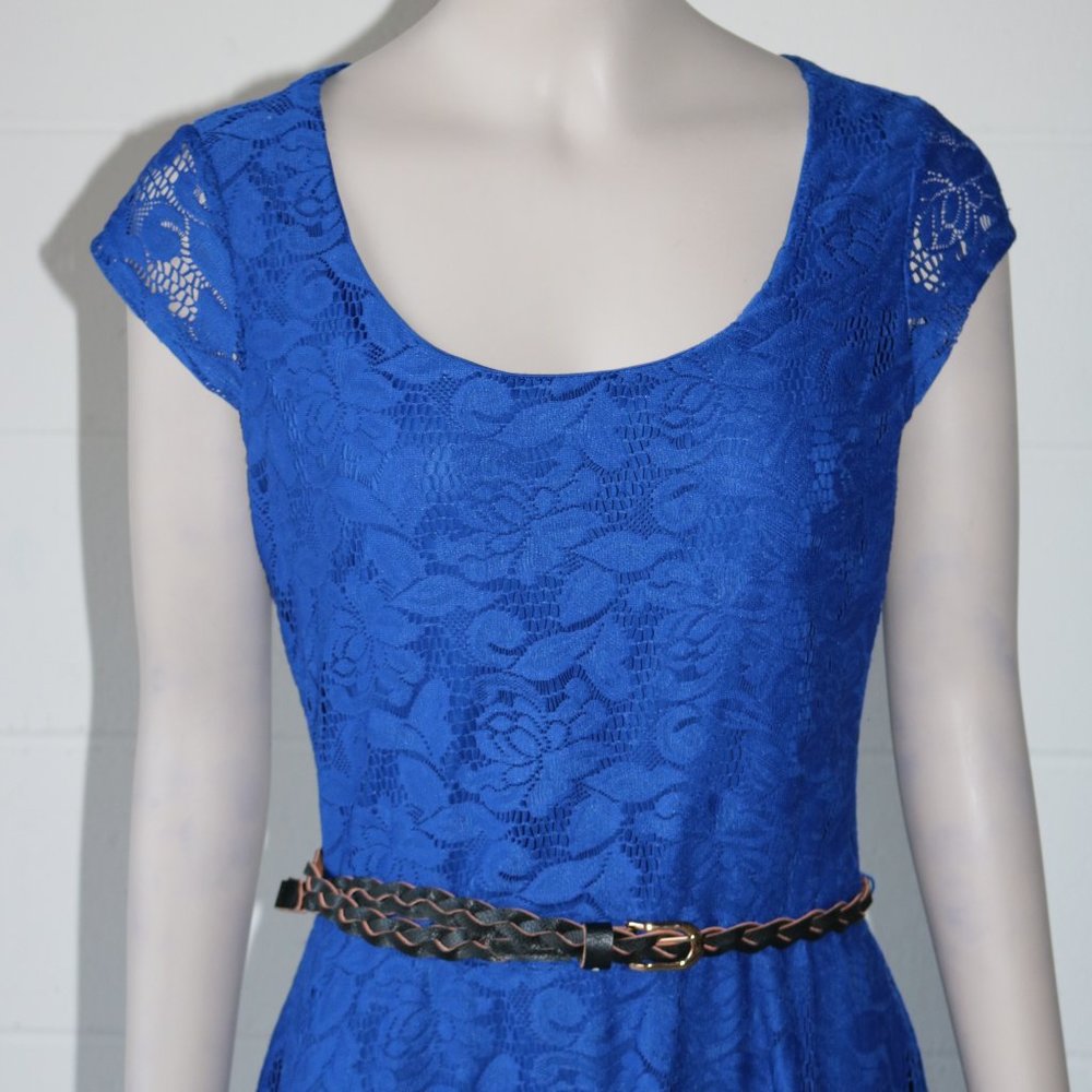Women’s Ruffled Dress - Picture 2 of 8